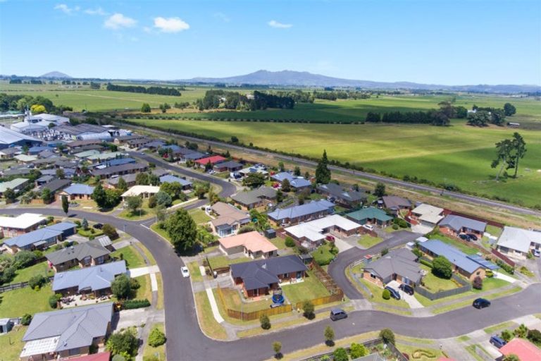 Photo of property in 1 Corsair Place, Melville, Hamilton, 3206