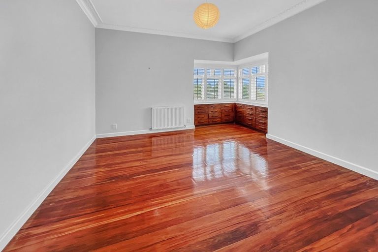 Photo of property in 1/44 Old Lake Road, Narrow Neck, Auckland, 0624