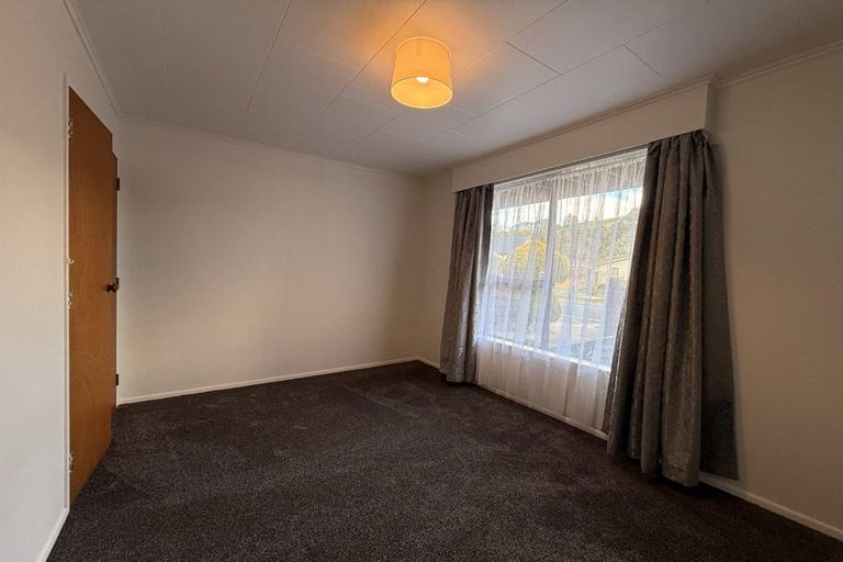 Photo of property in 27a Gemstone Drive, Birchville, Upper Hutt, 5018
