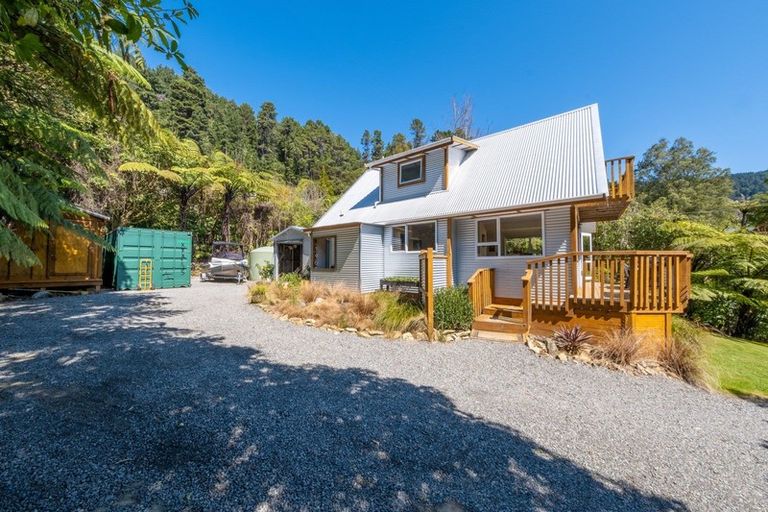 Photo of property in 34 Mccormicks Road, Whatamango Bay, Picton, 7281