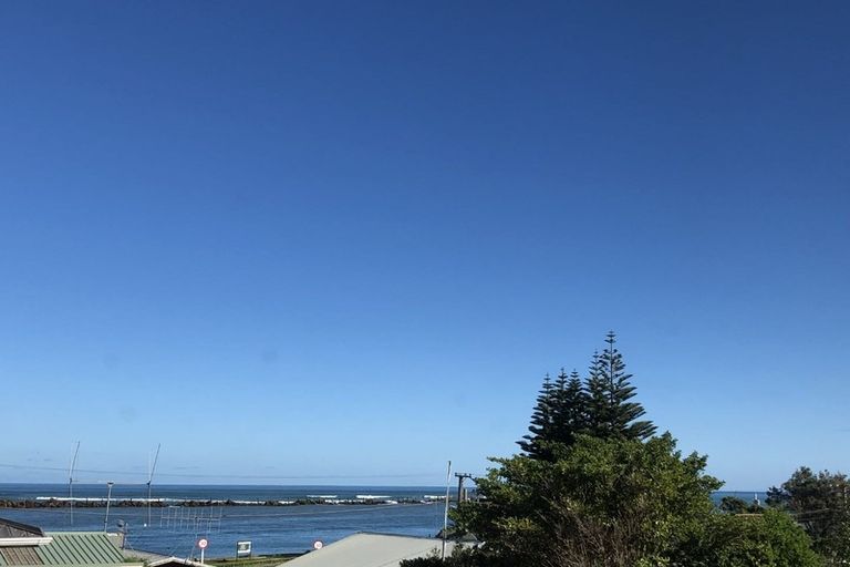 Photo of property in 1 Ashton Terrace, Castlecliff, Whanganui, 4501