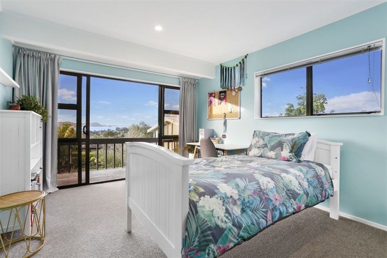 Photo of property in 8 Higham Ferrers Place, Red Beach, 0932