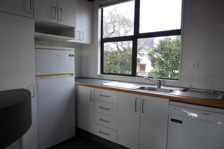 Photo of property in 2/80 Hobson Street, Thorndon, Wellington, 6011