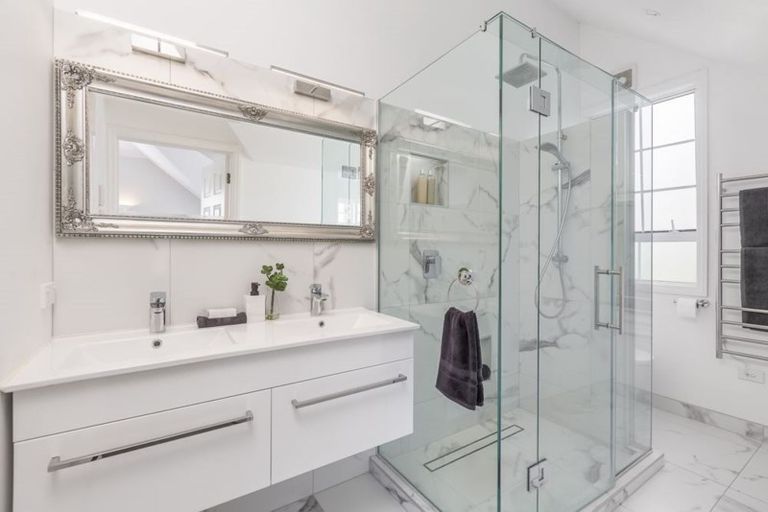 Photo of property in 1/48 Seaton Road, Murrays Bay, Auckland, 0630