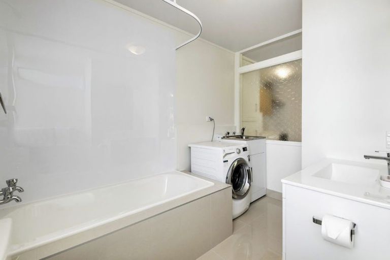 Photo of property in 53 Parr Terrace, Castor Bay, Auckland, 0620