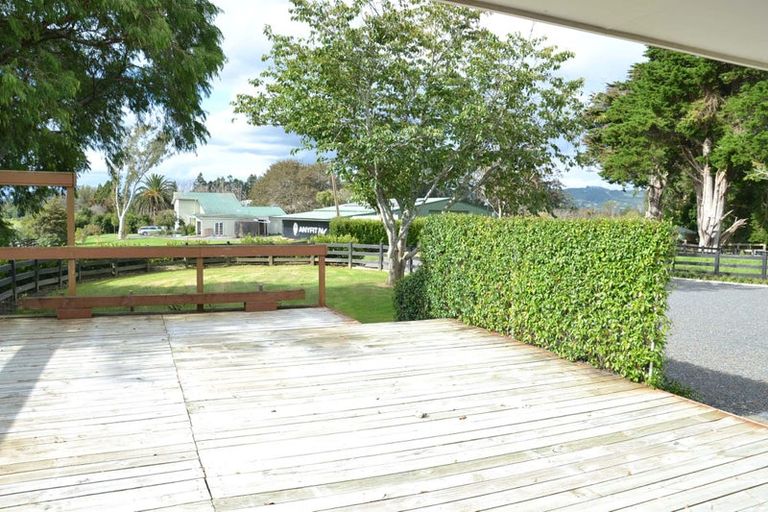 Photo of property in 580 Burtt Road, Runciman, Drury, 2578