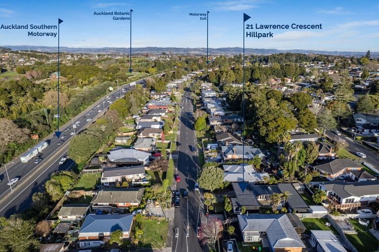 Photo of property in 21 Lawrence Crescent, Hillpark, Auckland, 2102