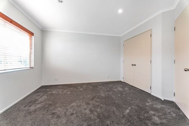 Photo of property in 6 Senecio Place, Weymouth, Auckland, 2103