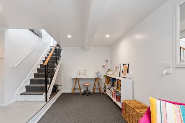 Photo of property in 19 Kereru Bend, Tawa, Wellington, 5028