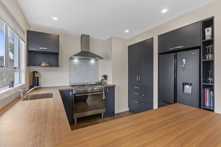 Photo of property in 14 Cowling Road, Hurdon, New Plymouth, 4310