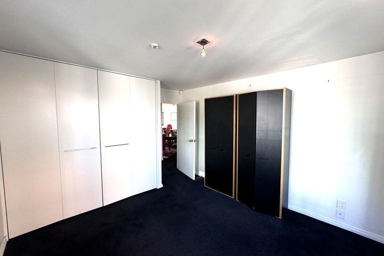 Photo of property in Regent Courts, 2/75 Gloucester Street, Christchurch Central, Christchurch, 8013
