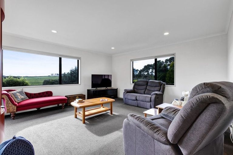 Photo of property in 3 Larlin Heights, Hawera, 4675