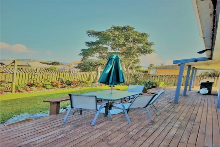 Photo of property in 36 Whitby Avenue, Whitianga, 3510