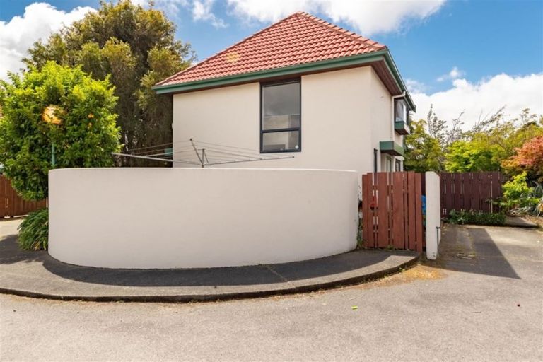 Photo of property in 28 Mcbain Grove, Avalon, Lower Hutt, 5011