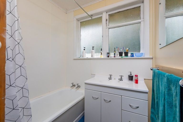 Photo of property in 25 Northumberland Street, Cannons Creek, Porirua, 5024