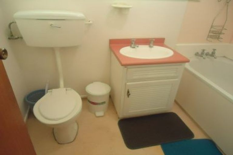 Photo of property in Recreation Reserve, 8/273 Grounsell Crescent, Belmont, Lower Hutt, 5010