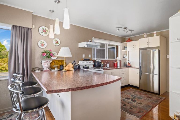 Photo of property in 6 Campbell Place, Pukehangi, Rotorua, 3015