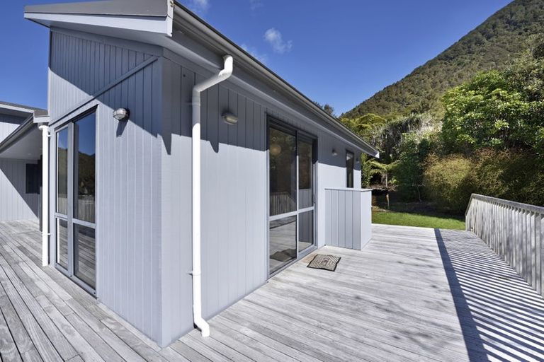 Photo of property in 20 Worlds End Road, Tennyson Inlet, 7195