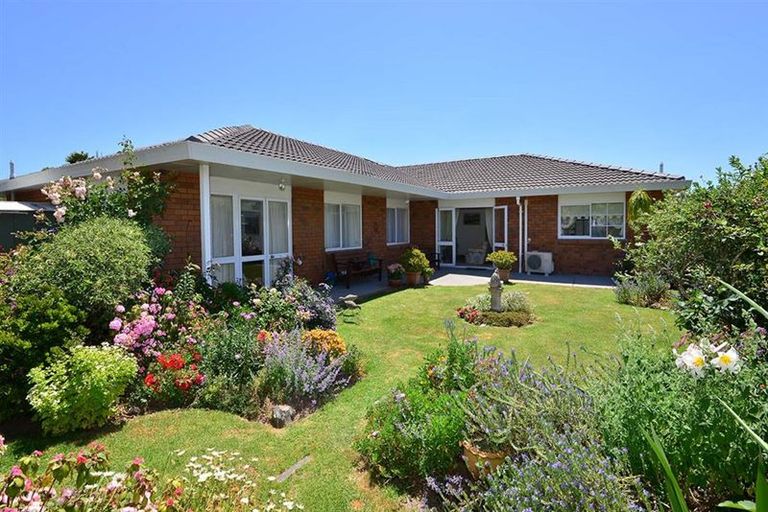Photo of property in 20 Lakeside Drive, Orewa, 0931