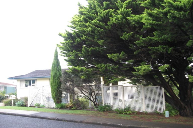 Photo of property in 1c Burford Place, Mellons Bay, Auckland, 2014