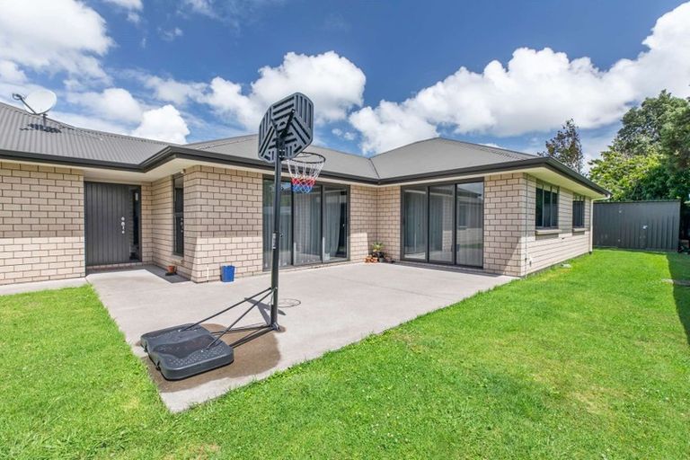 Photo of property in 2 Bayview Drive, Waiuku, 2123
