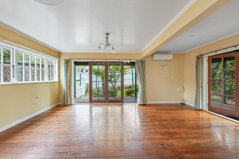 Photo of property in 2/292 Glenfield Road, Glenfield, Auckland, 0629