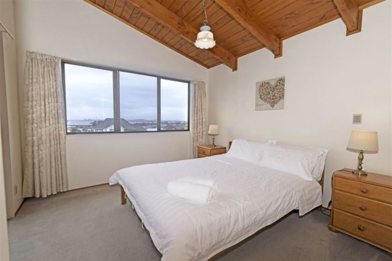 Photo of property in 3 Whiting Grove, West Harbour, Auckland, 0618