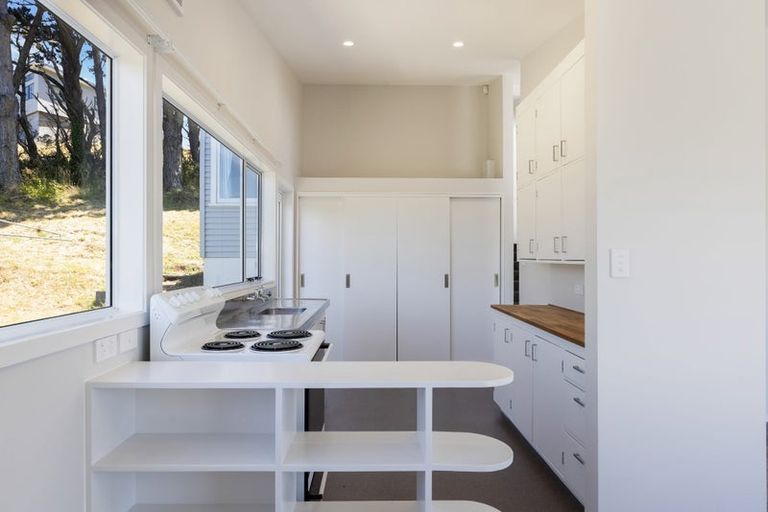 Photo of property in 37 Spenmoor Street, Newlands, Wellington, 6037