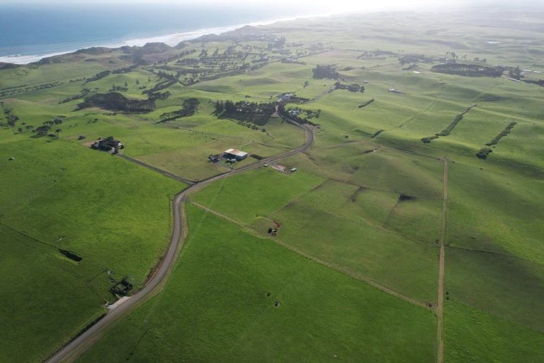 Photo of property in 177 Rehutai Road, Baylys Beach, 0377