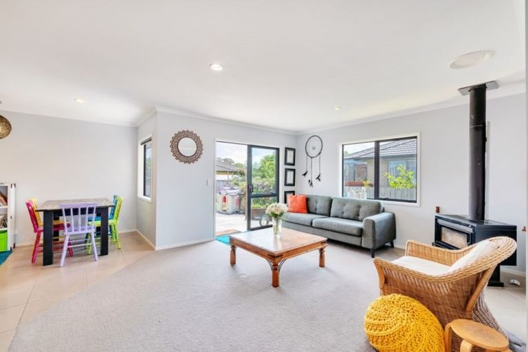 Photo of property in 38 Raabia Close, Parakai, 0830