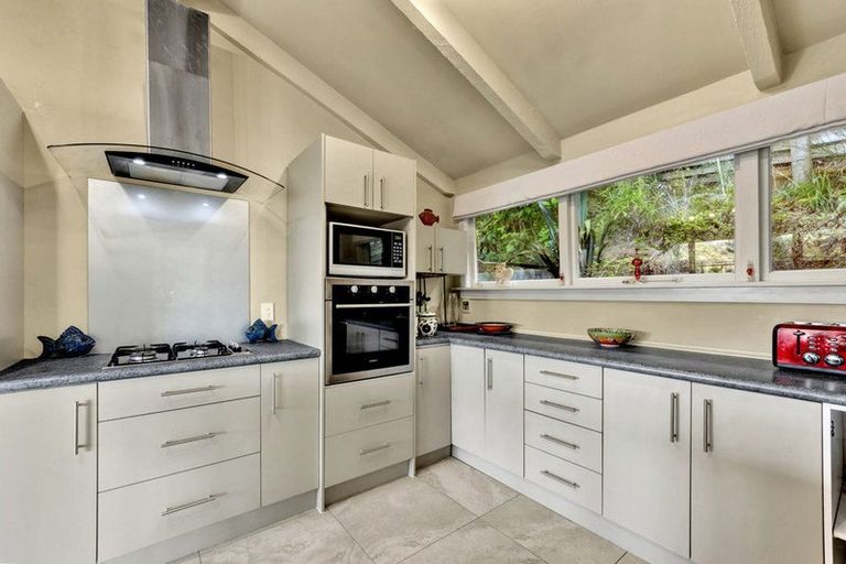 Photo of property in 1077 Dyers Pass Road, Governors Bay, 8971