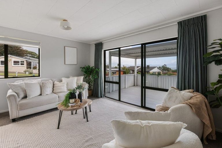 Photo of property in 2 Walnut Grove, Omokoroa, 3114