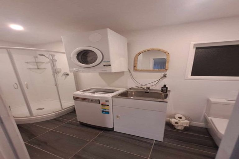 Photo of property in 42 Edgecombe Street, Newlands, Wellington, 6037