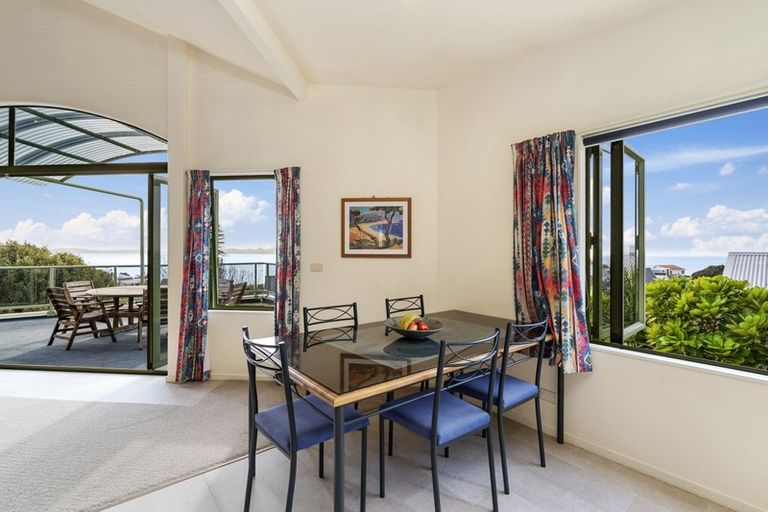 Photo of property in 19 Rewa Place, Russell, 0202