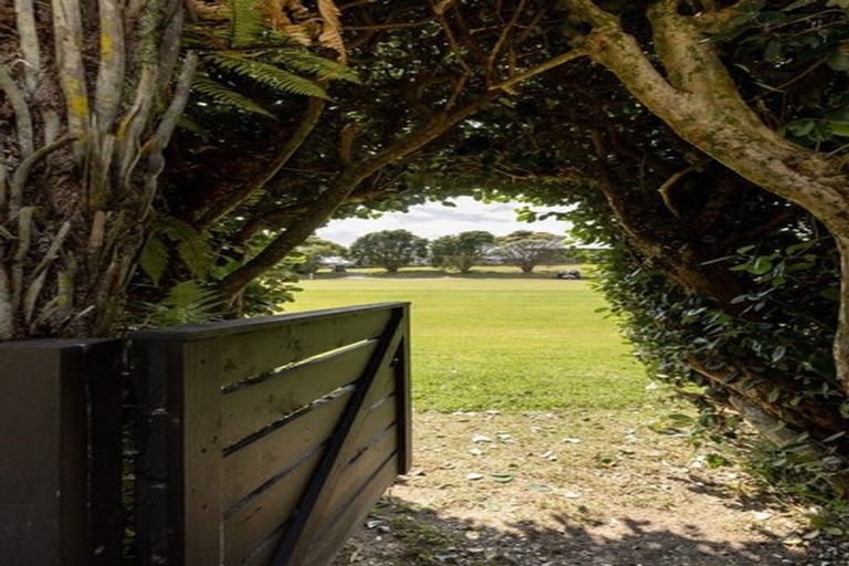 Photo of property in 46 Links View Drive, Omokoroa, 3114