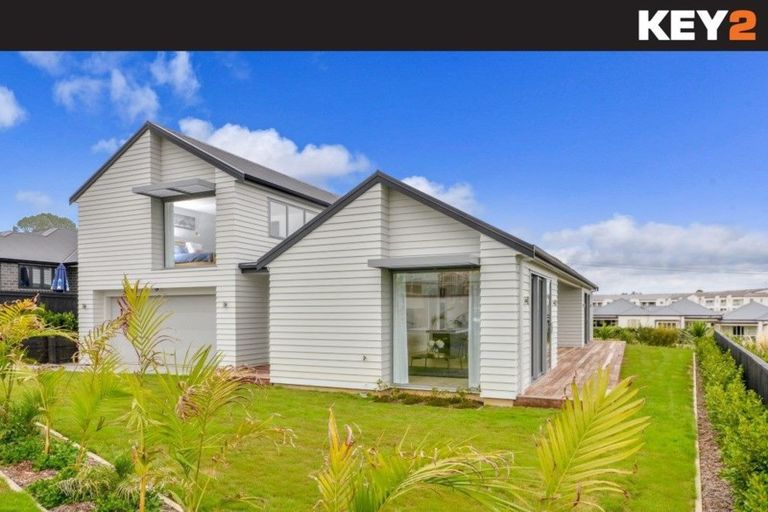 Photo of property in 11 Syd Grant Crescent, Orewa, 0931