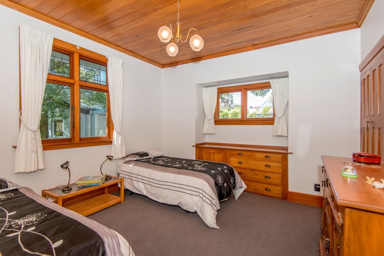 Photo of property in 16 Huntsbury Avenue, Huntsbury, Christchurch, 8022