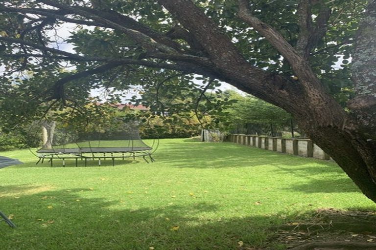 Photo of property in 84 Ravenwood Drive, Forrest Hill, Auckland, 0620