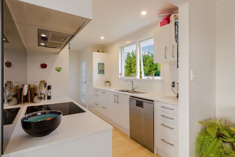 Photo of property in 1/22 The Boulevard, Sunnyhills, Auckland, 2010