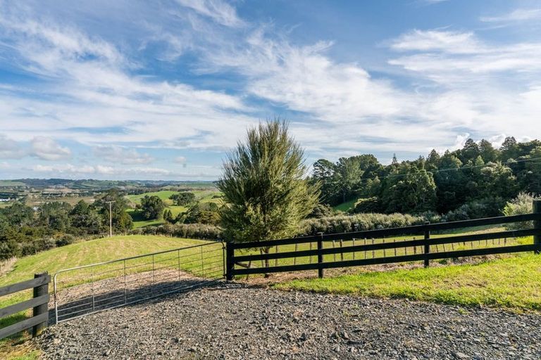 Photo of property in 70 Upper Whangateau Road, Big Omaha, 0985