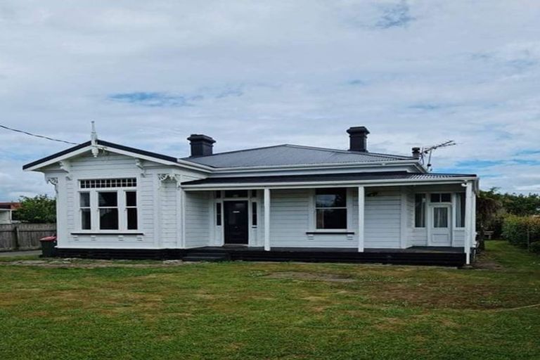 Photo of property in 211 South Road, Hawera, 4610