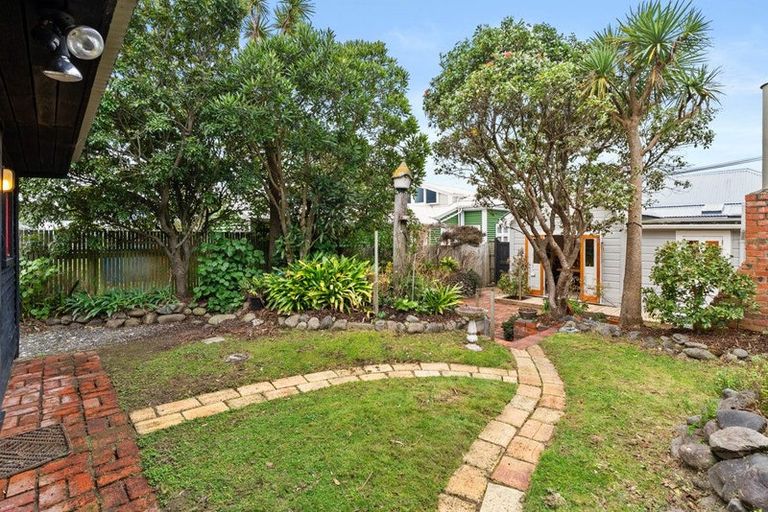 Photo of property in 10 Ferry Street, Seatoun, Wellington, 6022