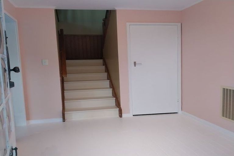 Photo of property in 16 Highbury Crescent, Highbury, Wellington, 6012