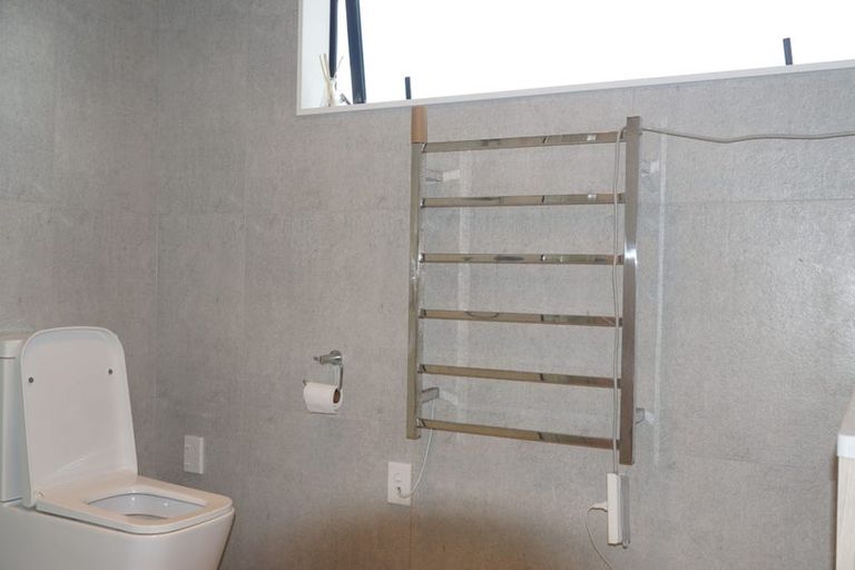 Photo of property in 83a Lake Road, Northcote, Auckland, 0627