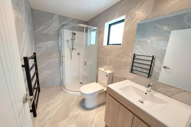 Photo of property in 1/58 Te Atatu Road, Te Atatu South, Auckland, 0610