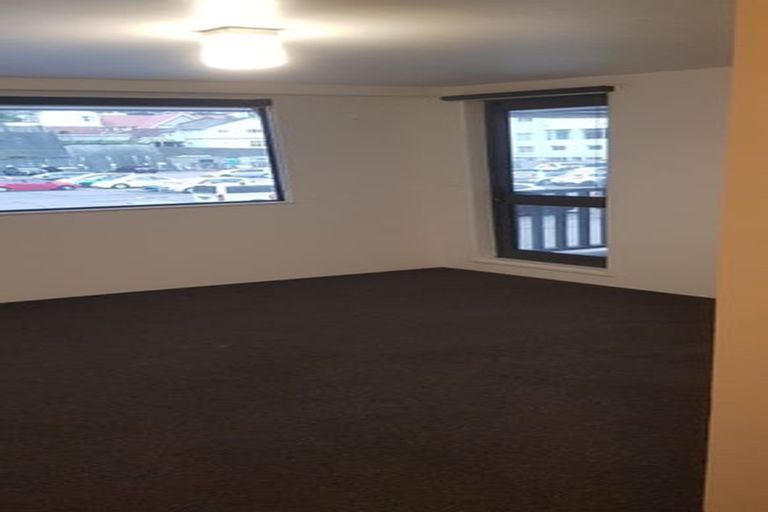 Photo of property in 8 Torrens Terrace, Mount Cook, Wellington, 6011