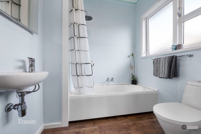 Photo of property in 18 Merton Street, Trentham, Upper Hutt, 5018