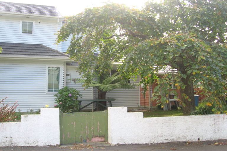 Photo of property in 16 Cavendish Square, Strathmore Park, Wellington, 6022