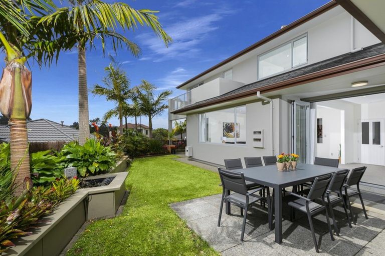 Photo of property in 23 George Deane Place, Greenhithe, Auckland, 0632