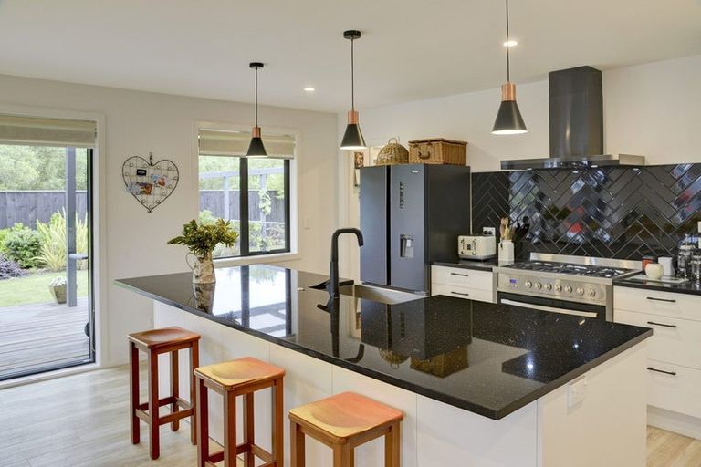 Photo of property in 72 Feist Street, Carterton, 5713